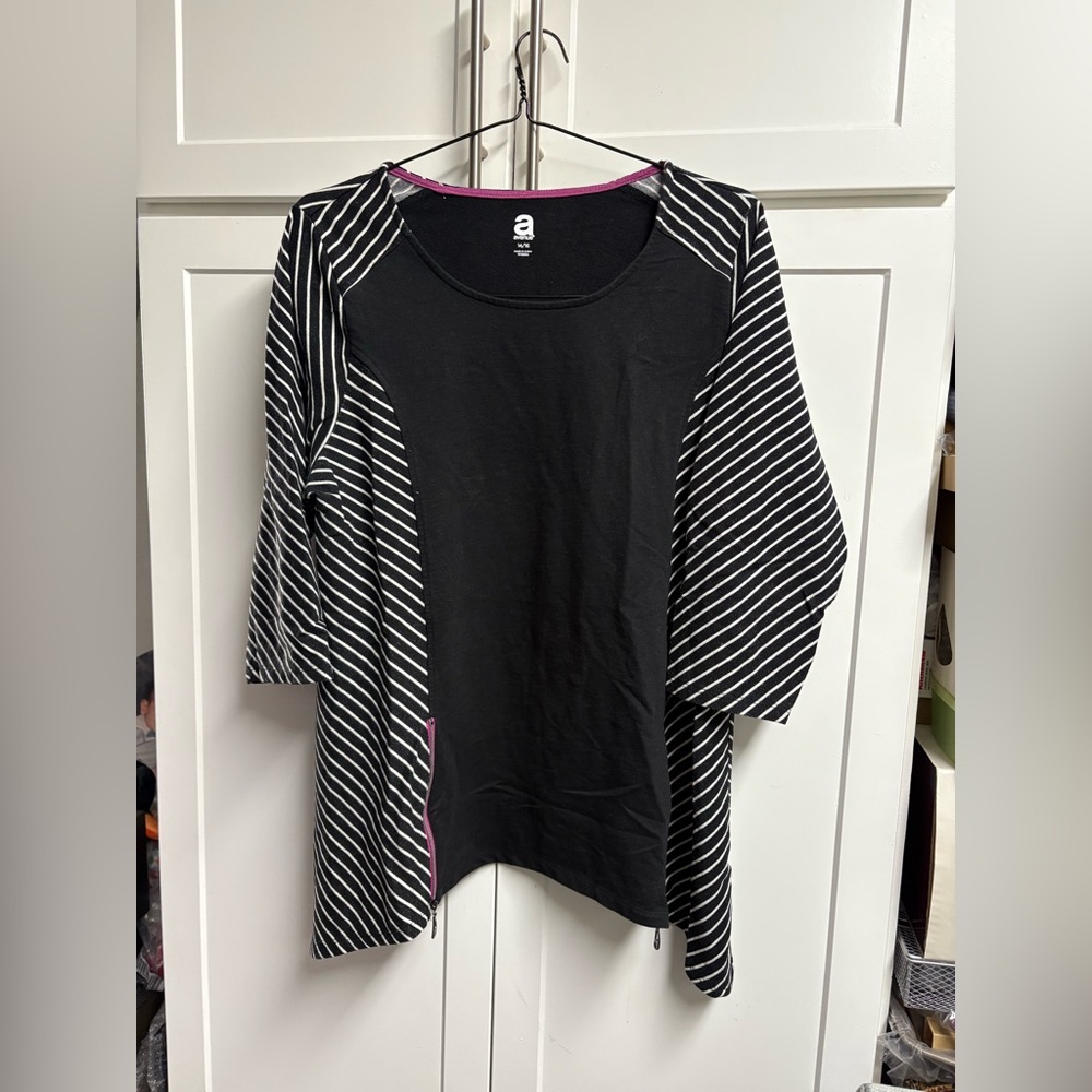 Avenue Long sleeve Top with stripped sleeves zippers at sides of hem. Size 14/16